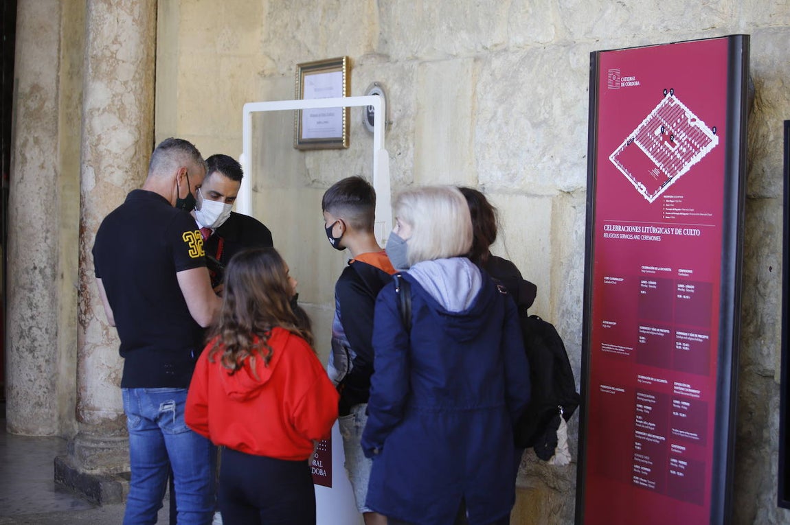 El ambiente turístico el Miércoles Santo en Córdoba, en imágenes