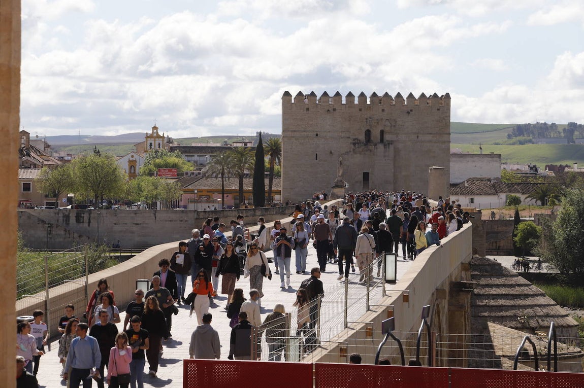 El ambiente turístico el Miércoles Santo en Córdoba, en imágenes