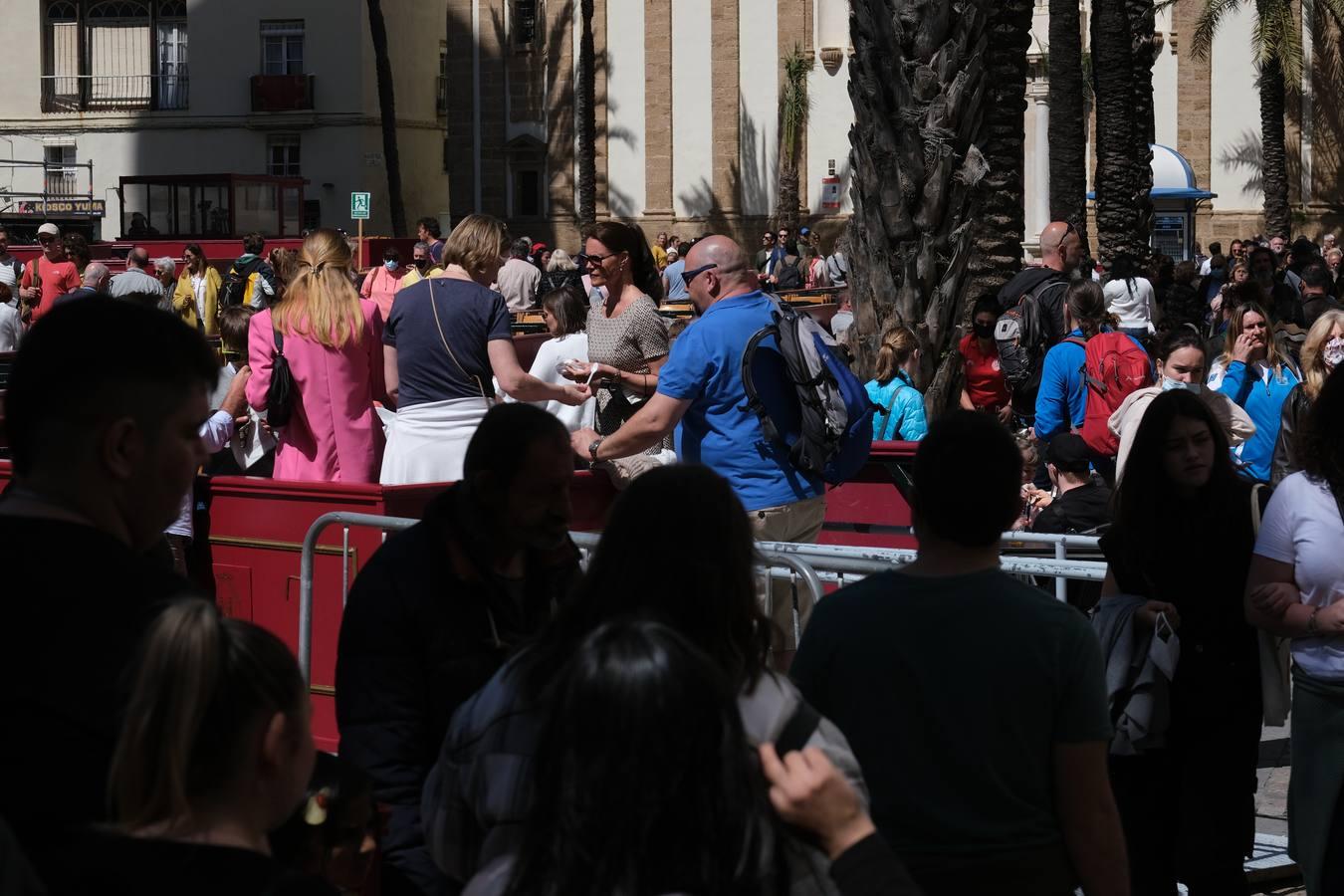 Fotos: Los turistas inundan las calles de Cádiz