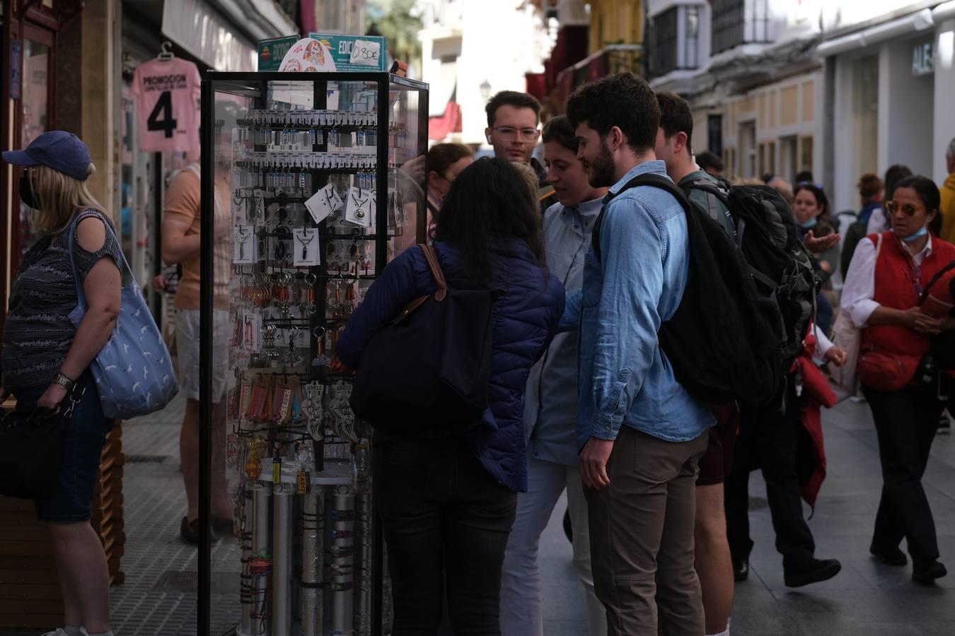 Fotos: Los turistas inundan las calles de Cádiz