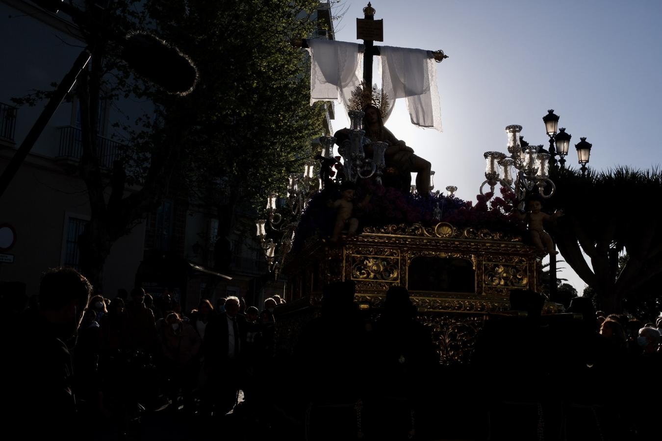 Fotos: la Hermandad del Caminito recorre las calles de Cádiz este Miércoles Santo