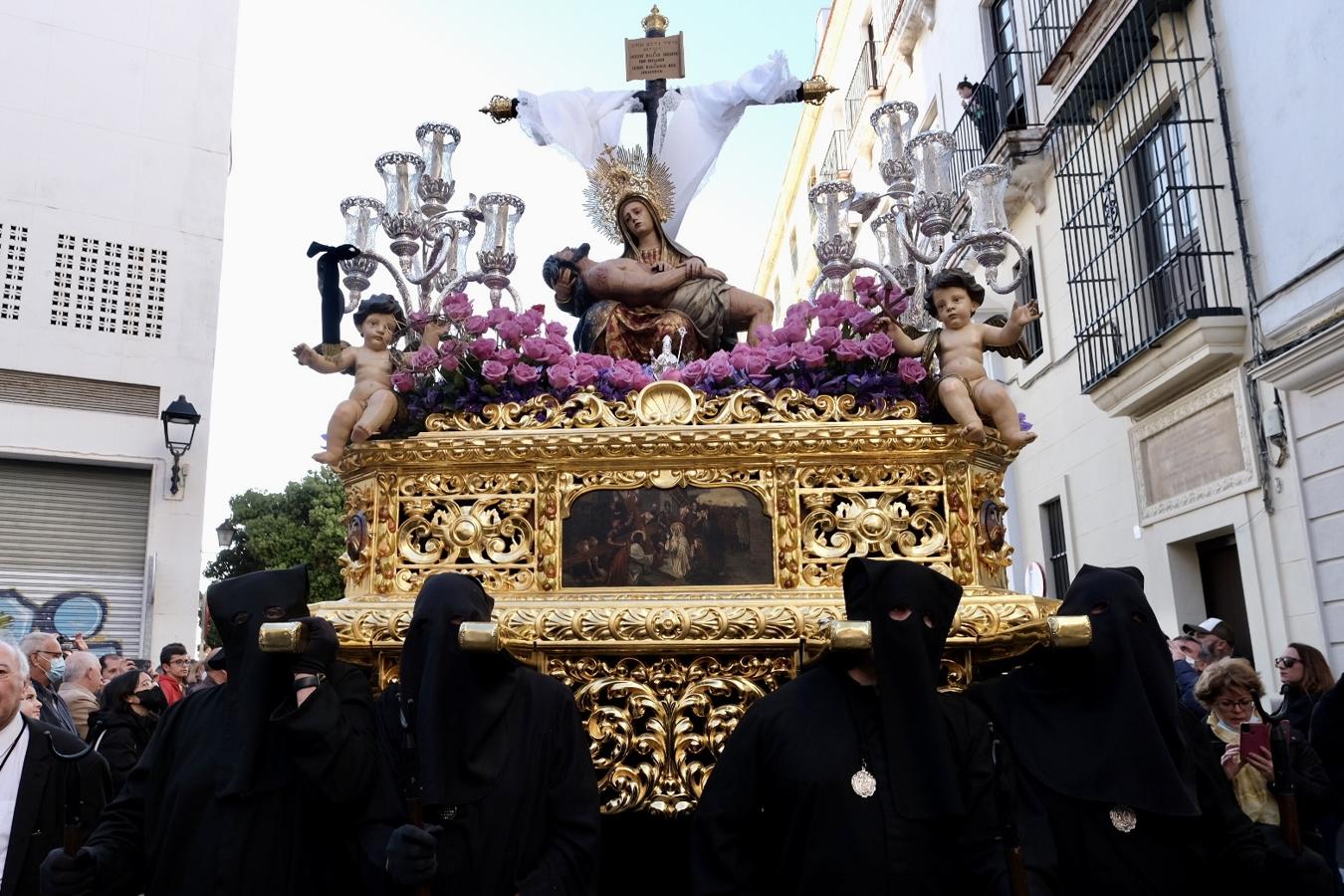 Fotos: la Hermandad del Caminito recorre las calles de Cádiz este Miércoles Santo