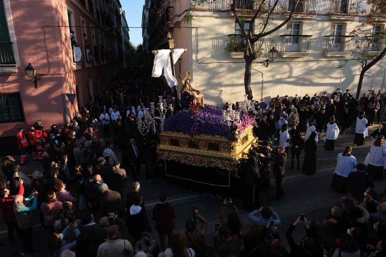 Fotos: la Hermandad del Caminito recorre las calles de Cádiz este Miércoles Santo