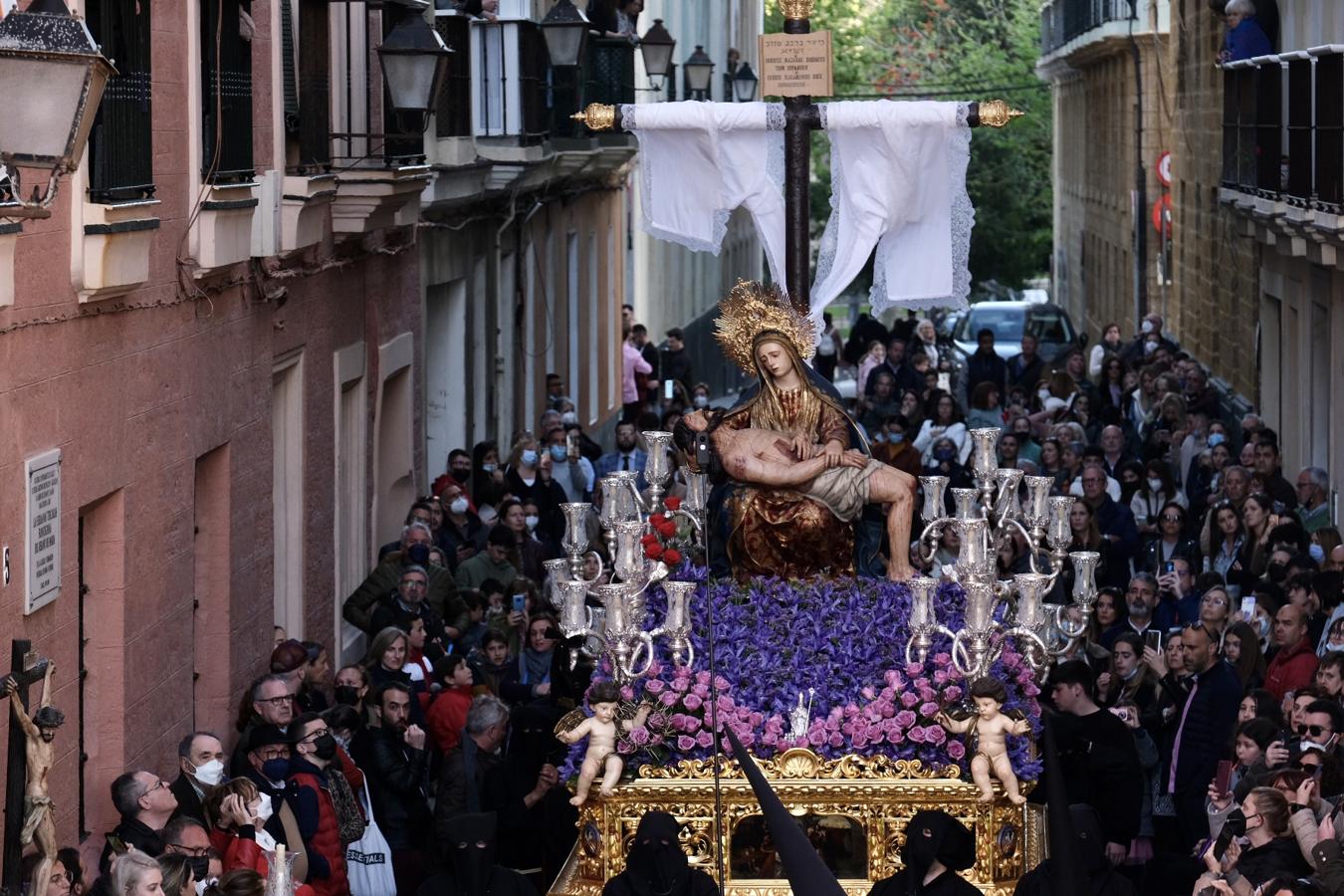 Fotos: la Hermandad del Caminito recorre las calles de Cádiz este Miércoles Santo