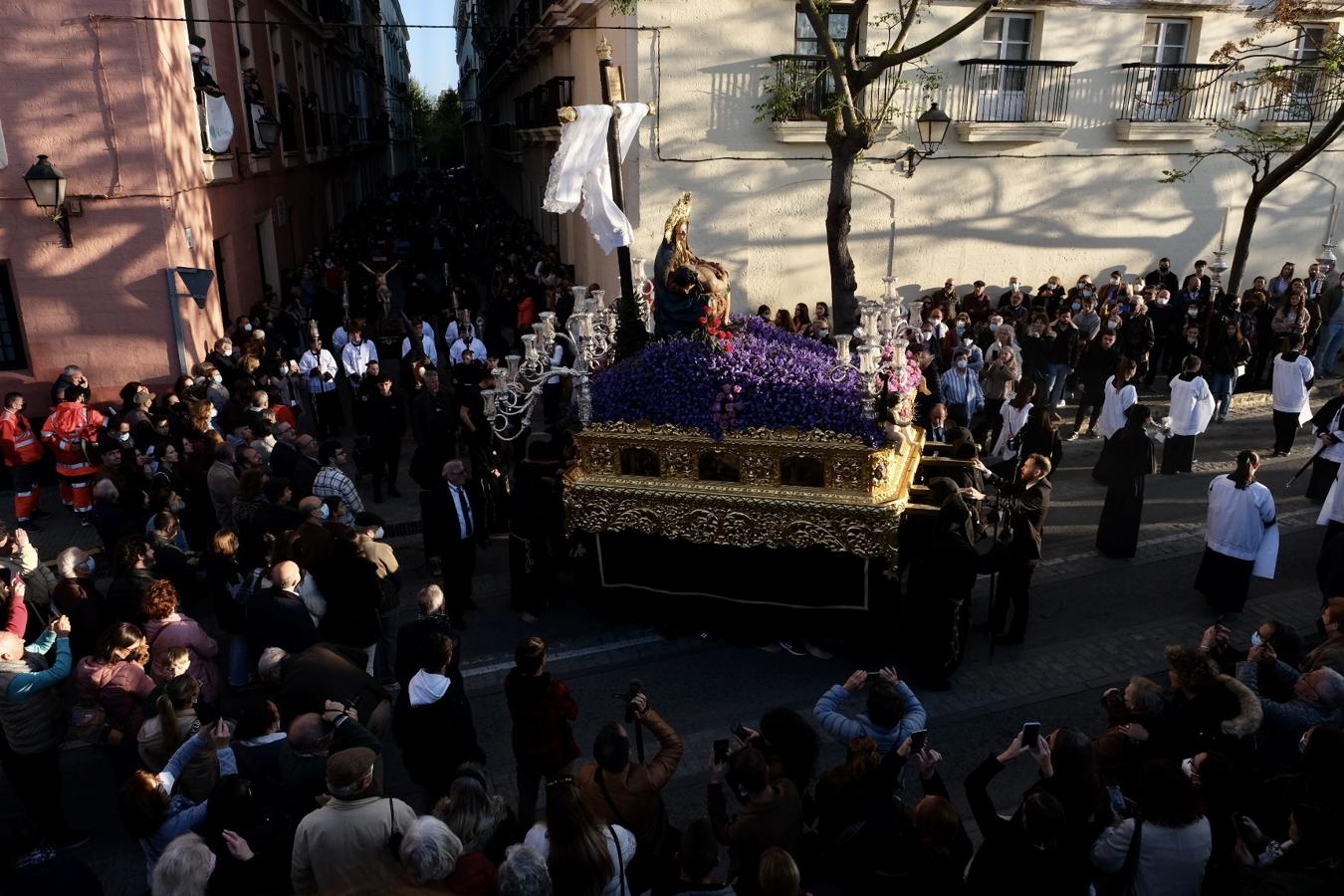 Fotos: la Hermandad del Caminito recorre las calles de Cádiz este Miércoles Santo