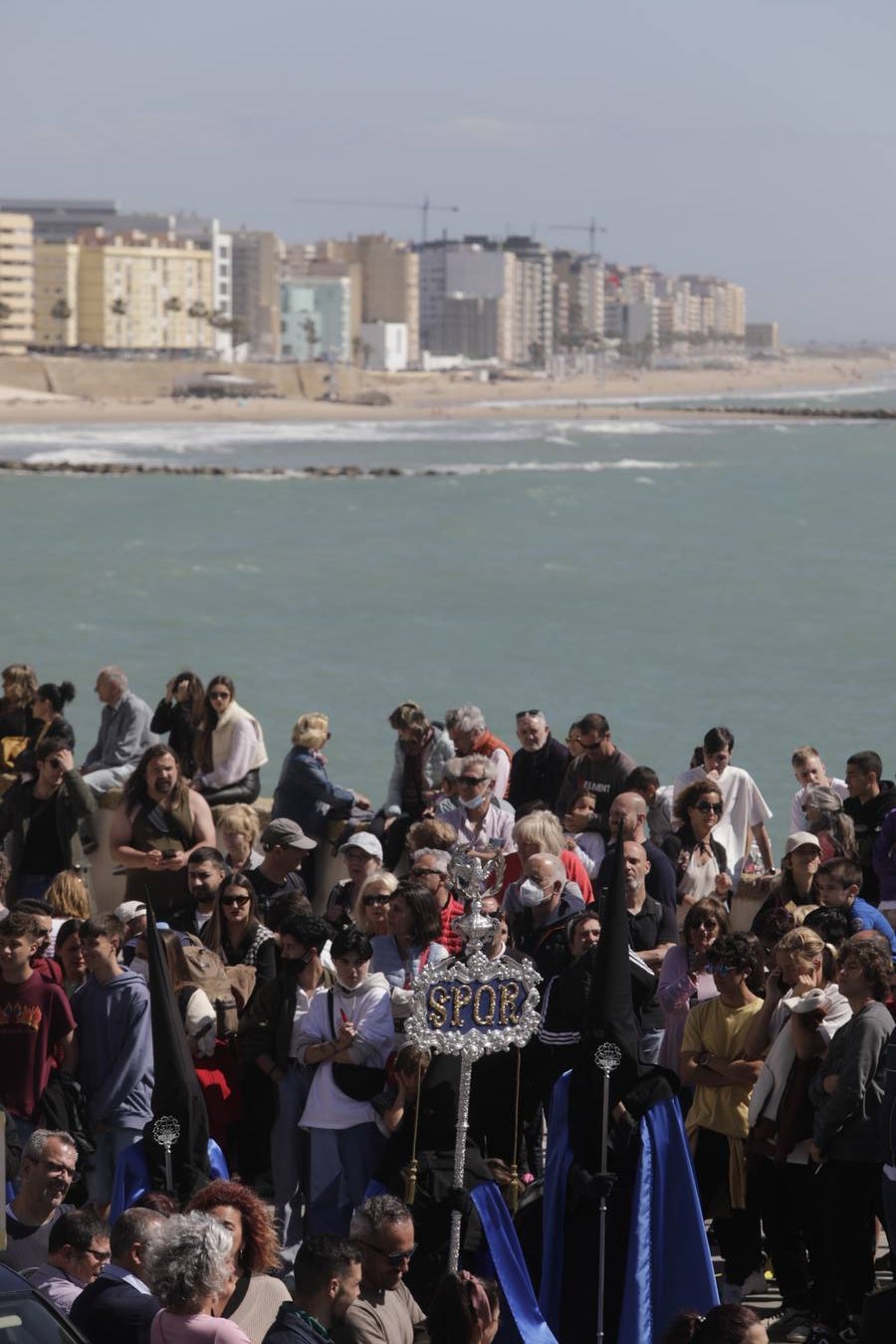 Fotos: Las Aguas, el Miércoles Santo en las calles de Cádiz