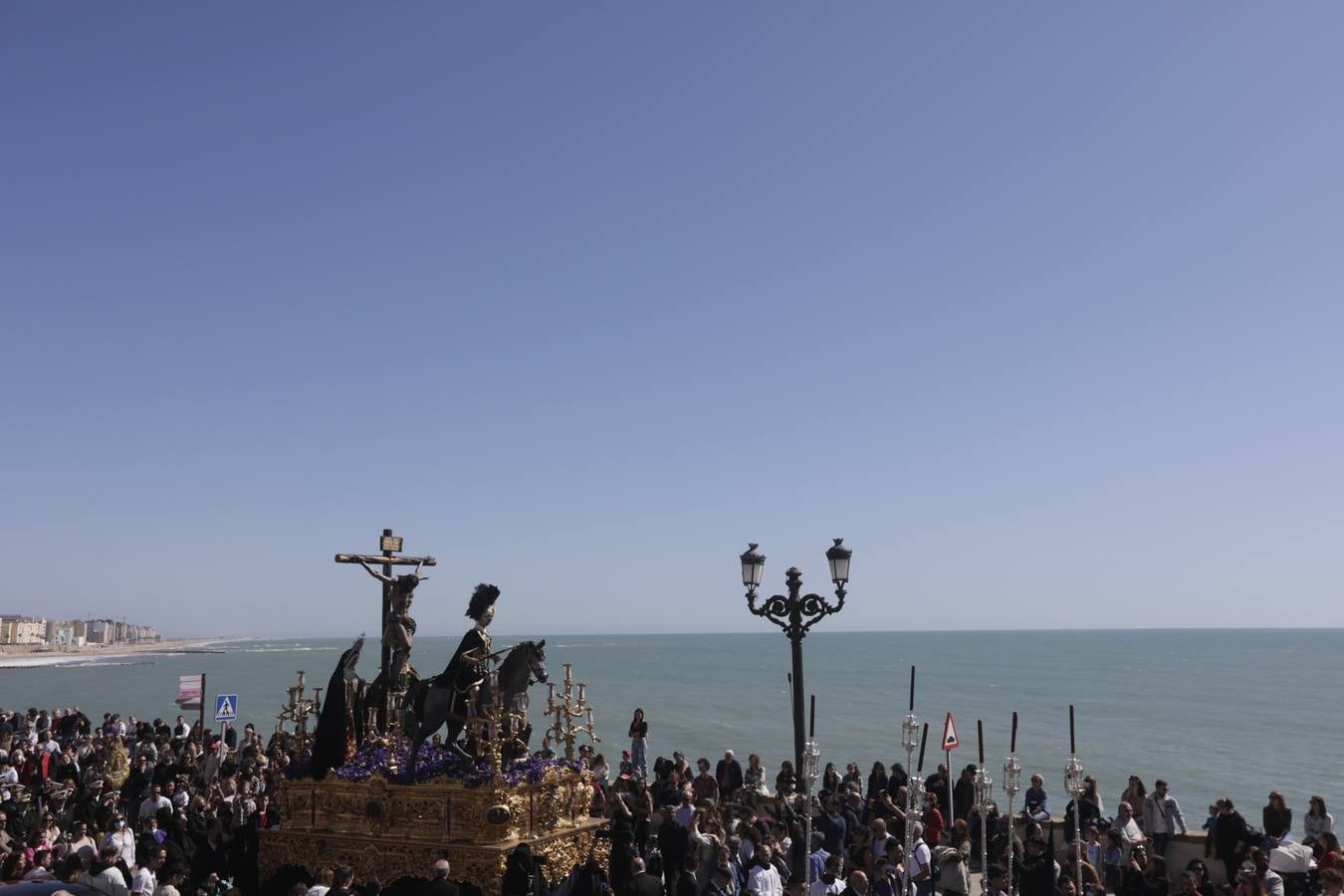 Fotos: Las Aguas, el Miércoles Santo en las calles de Cádiz