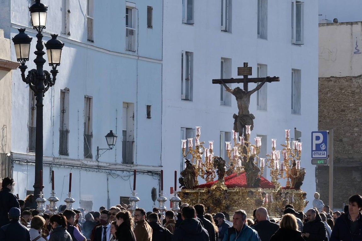 El espectacular regreso de La Palma a su templo acompañado por sus fieles