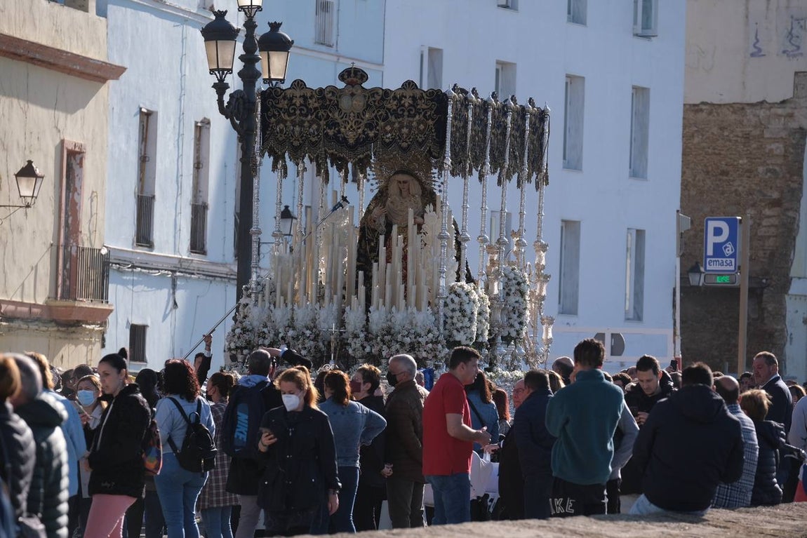 El espectacular regreso de La Palma a su templo acompañado por sus fieles