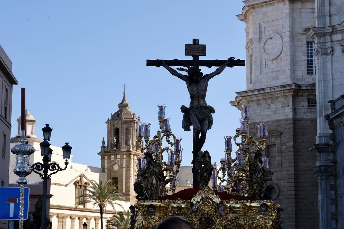 El espectacular regreso de La Palma a su templo acompañado por sus fieles