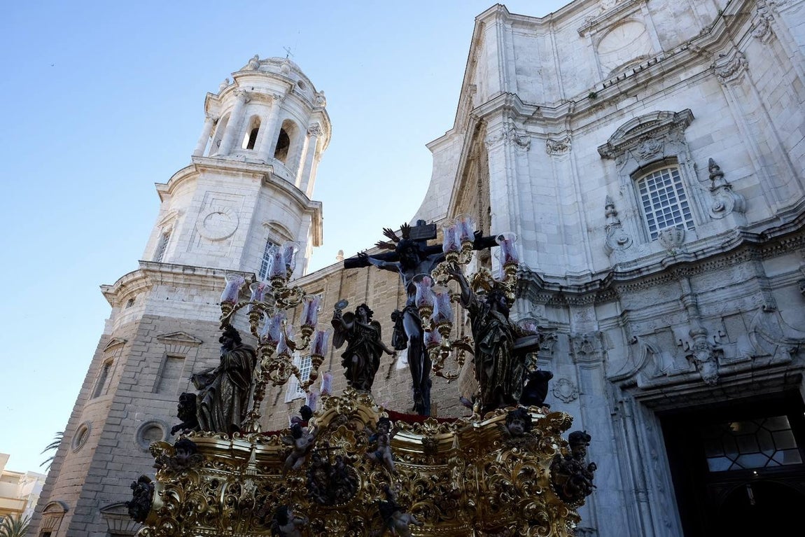El espectacular regreso de La Palma a su templo acompañado por sus fieles