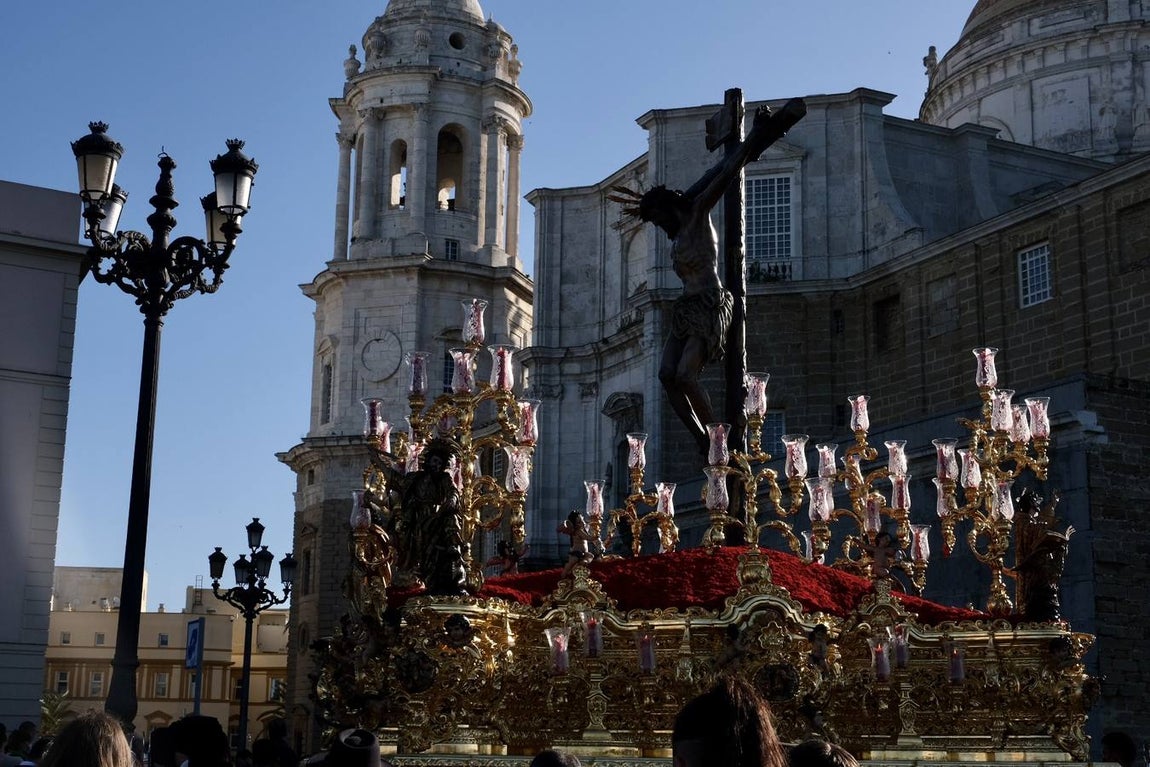 El espectacular regreso de La Palma a su templo acompañado por sus fieles
