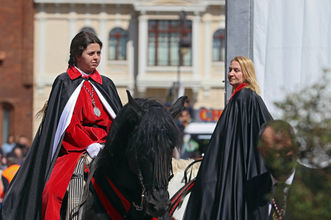 Pregón a caballo de la Cofradía de las Siete Palabras de León. 