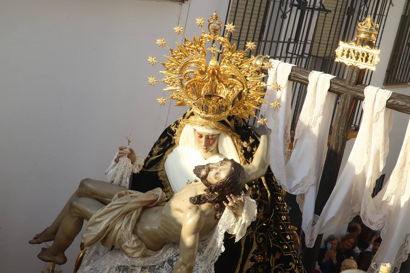 Jueves Santo | El clasicismo de la procesión de las Angustias de Córdoba, en imágenes