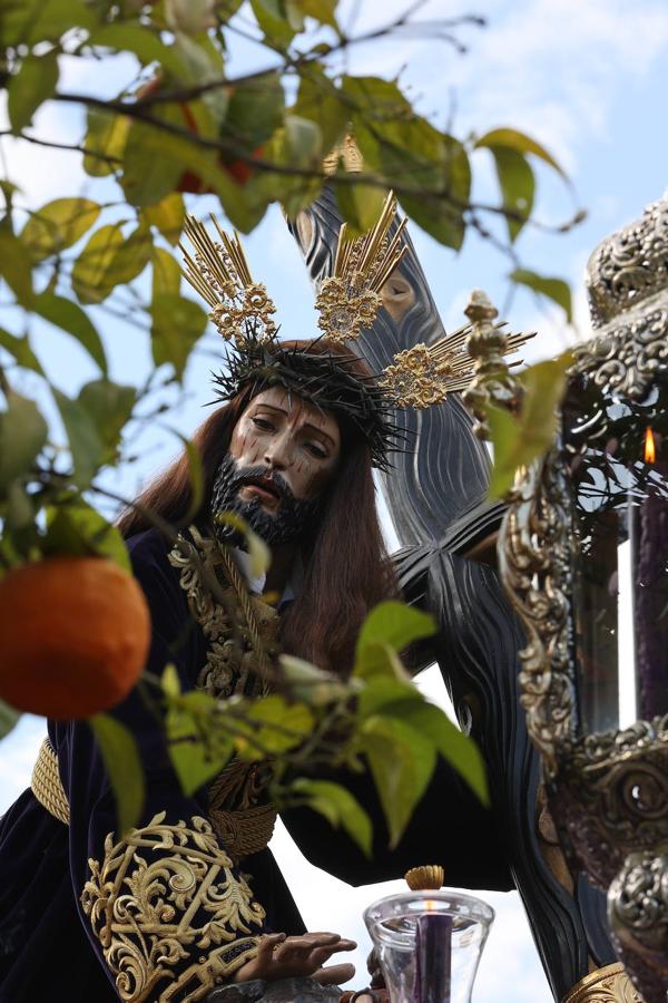 Jueves Santo | La radiante procesión del Caído de Córdoba, en imágenes