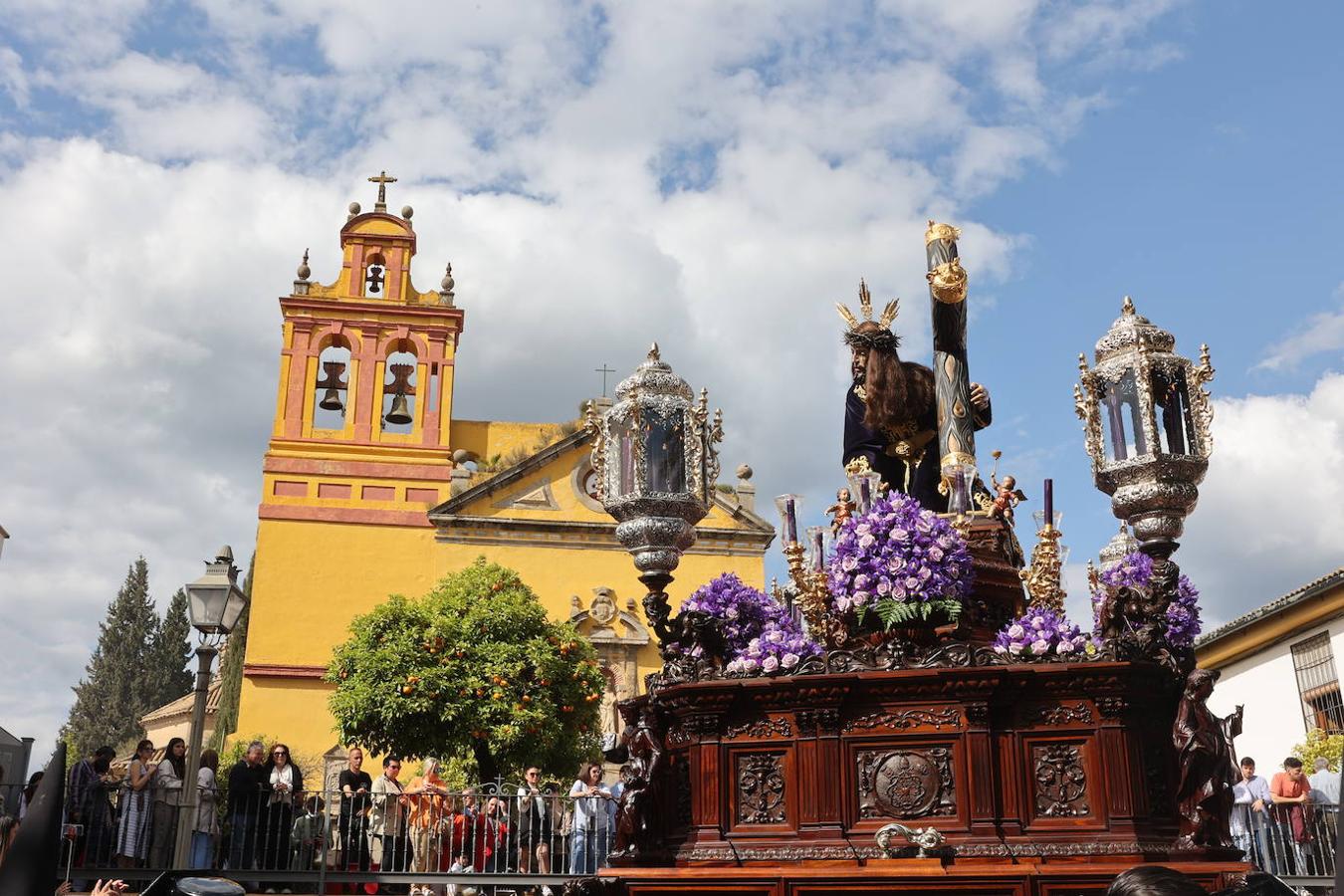 Jueves Santo | La radiante procesión del Caído de Córdoba, en imágenes