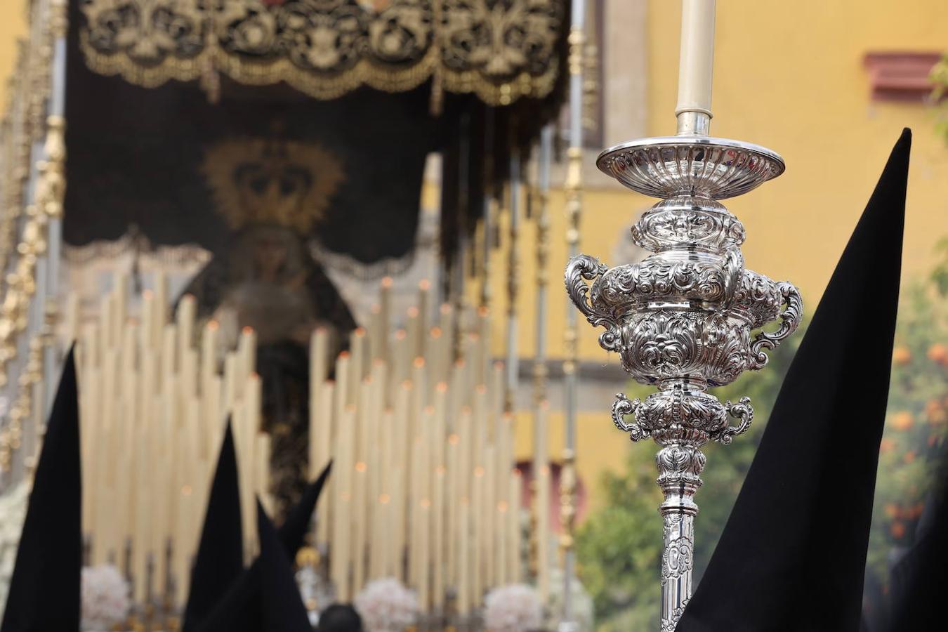 Jueves Santo | La radiante procesión del Caído de Córdoba, en imágenes