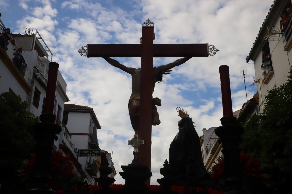 Jueves Santo | La esperada salida de la Caridad de Córdoba, en imágenes