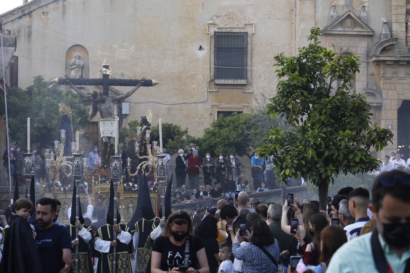 Jueves Santo | La popular procesión del Cristo de Gracia de Córdoba, en imágenes