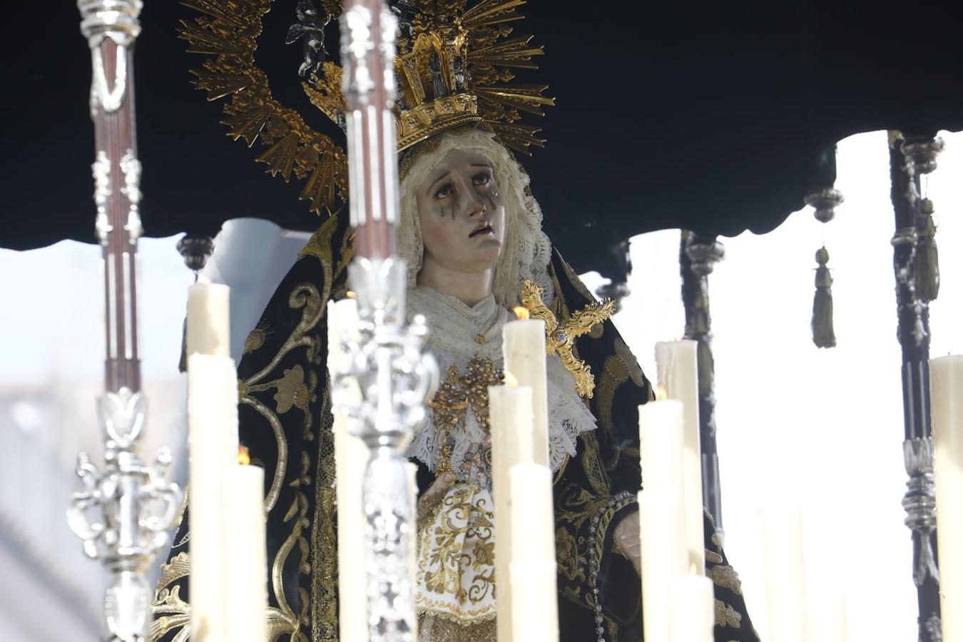 Jueves Santo | La sobria salida de Jesús Nazareno de Córdoba, en imágenes