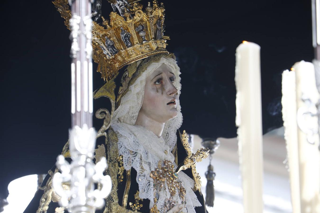 Jueves Santo | La sobria salida de Jesús Nazareno de Córdoba, en imágenes