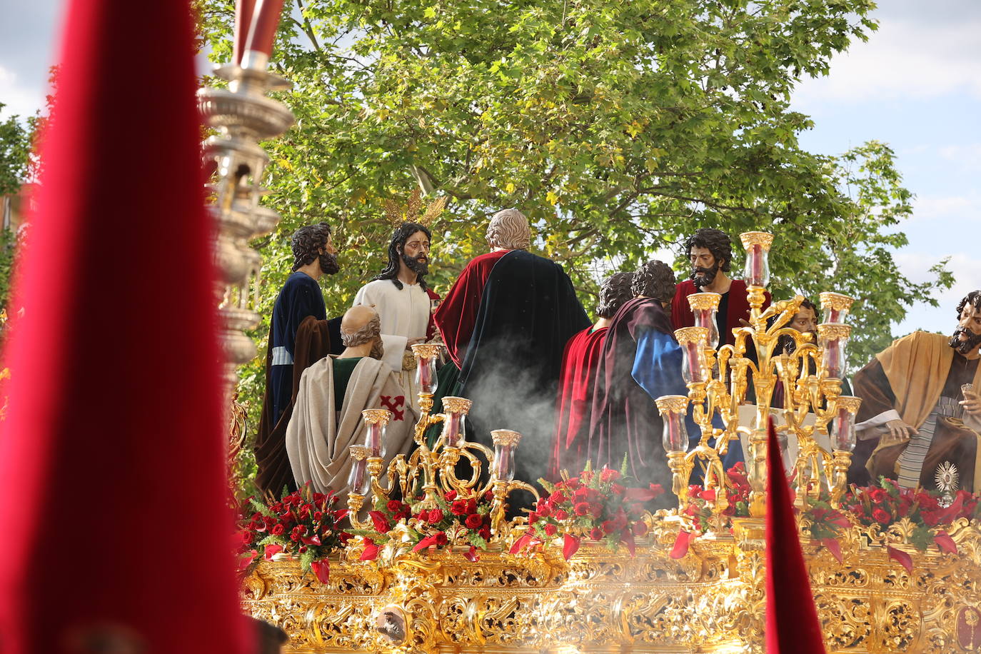 Jueves Santo | La histórica salida de la Sagrada Cena de Córdoba, en imágenes