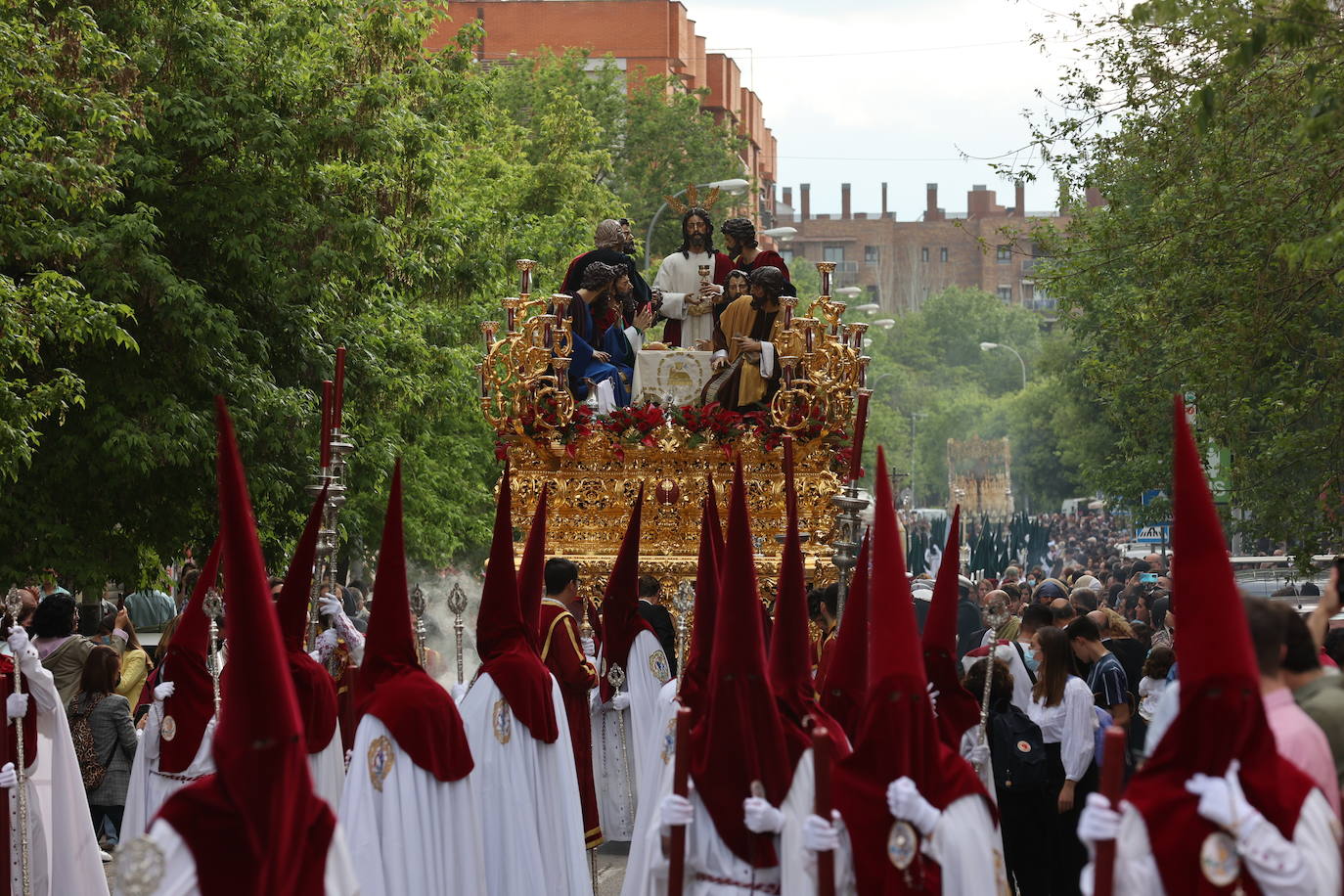 Jueves Santo | La histórica salida de la Sagrada Cena de Córdoba, en imágenes