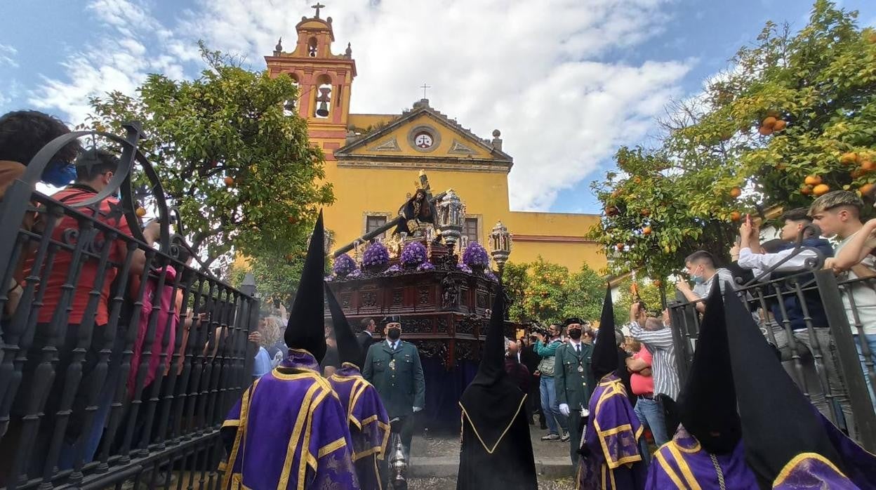 Jueves Santo | La radiante procesión del Caído de Córdoba, en imágenes