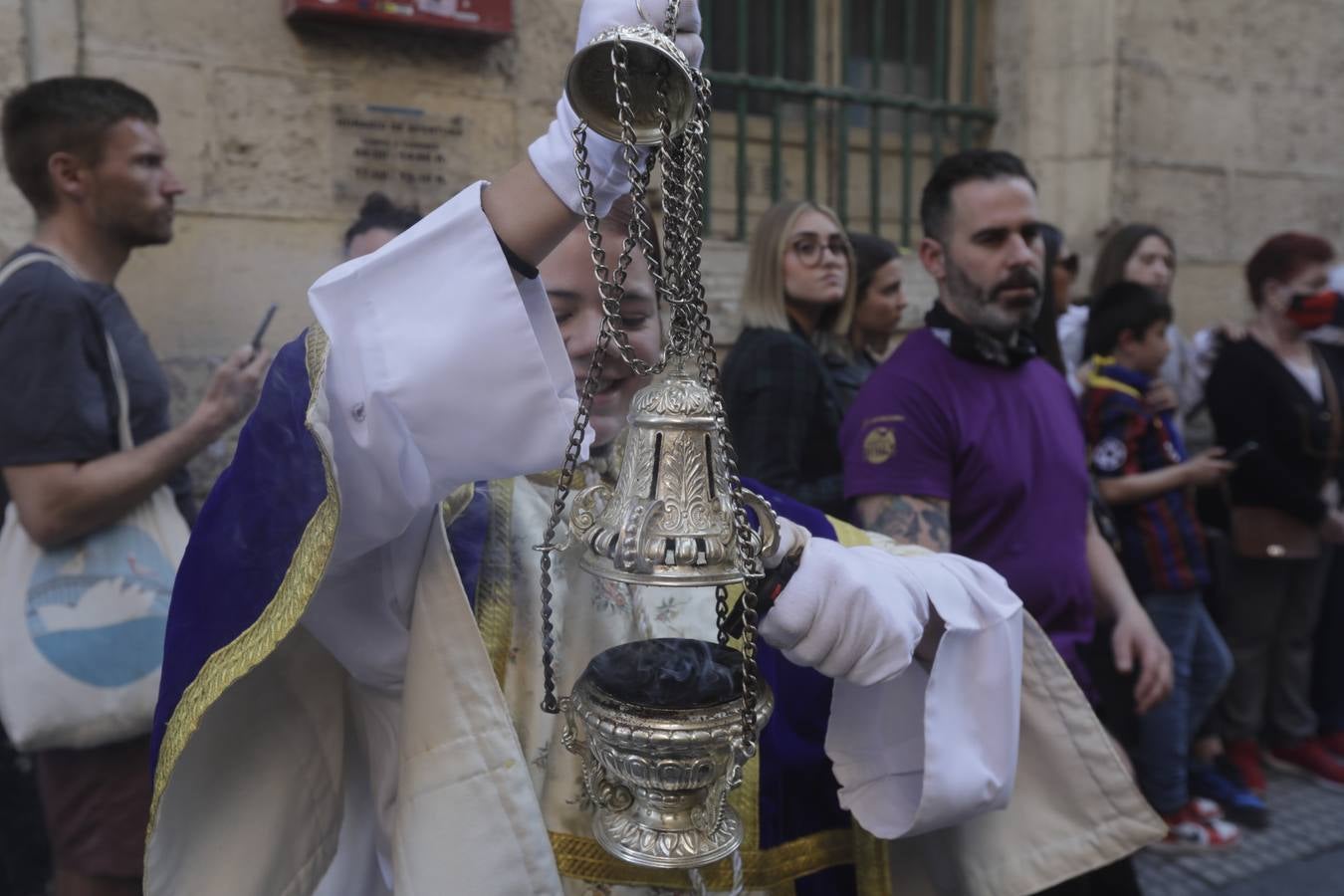 Fotos: La hermandad de Afligidos, el Jueves Santo en Cádiz