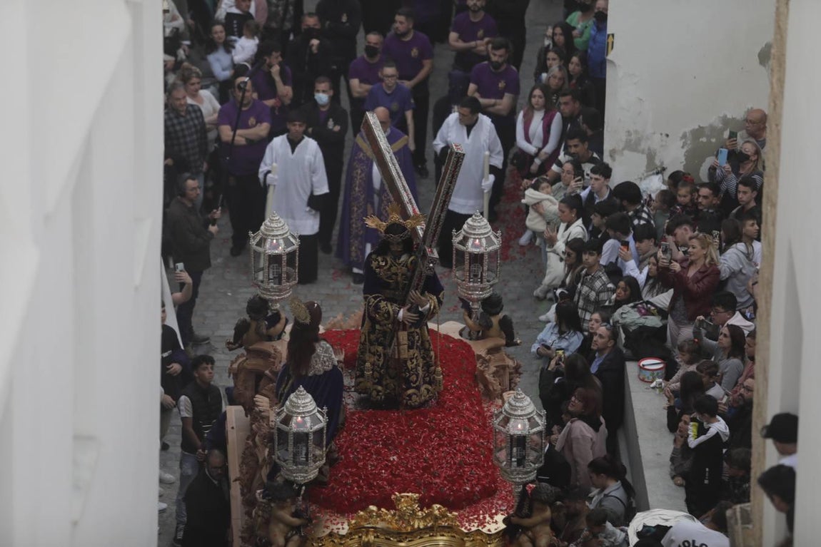 Fotos: El Nazareno se reencuentra con Santa María el Jueves Santo en Cádiz