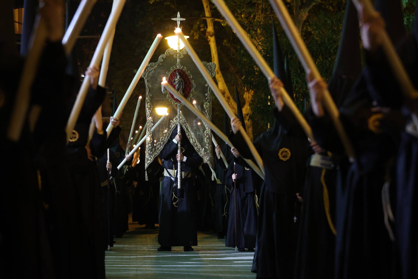 El intimismo de la procesión de la Buena Muerte de Córdoba, en imágenes