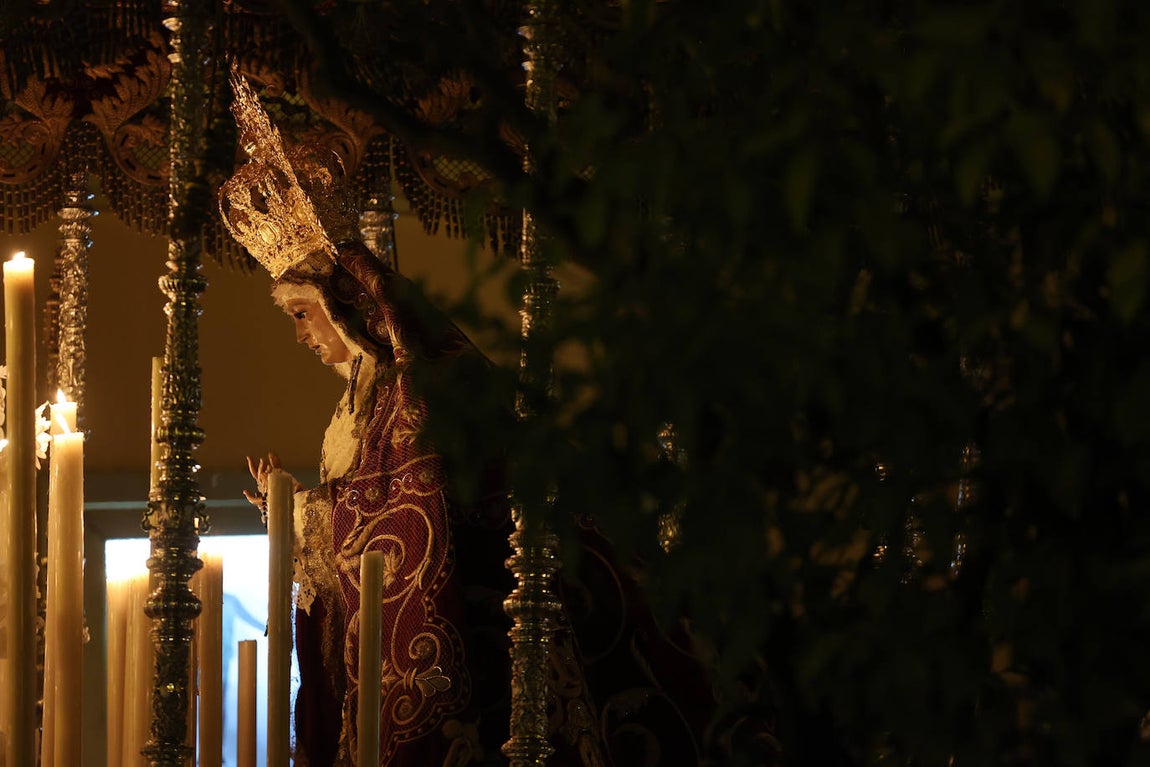 El intimismo de la procesión de la Buena Muerte de Córdoba, en imágenes