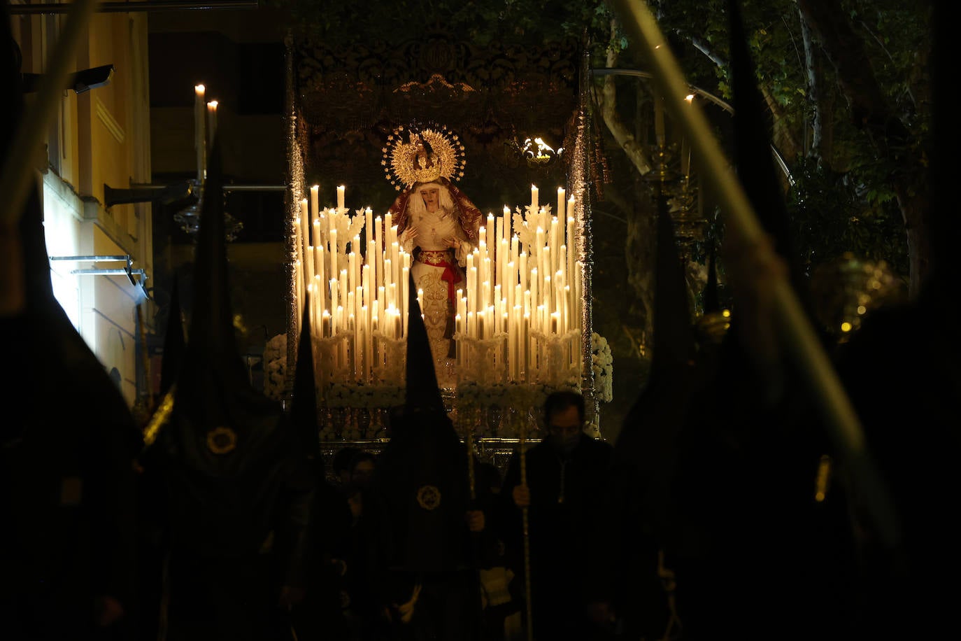 El intimismo de la procesión de la Buena Muerte de Córdoba, en imágenes