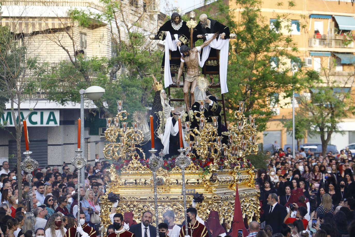 Viernes Santo | La popular procesión del Descendimiento de Córdoba, en imágenes