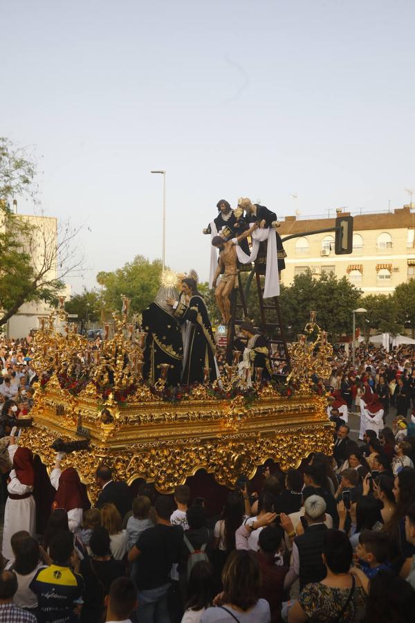 Viernes Santo | La popular procesión del Descendimiento de Córdoba, en imágenes