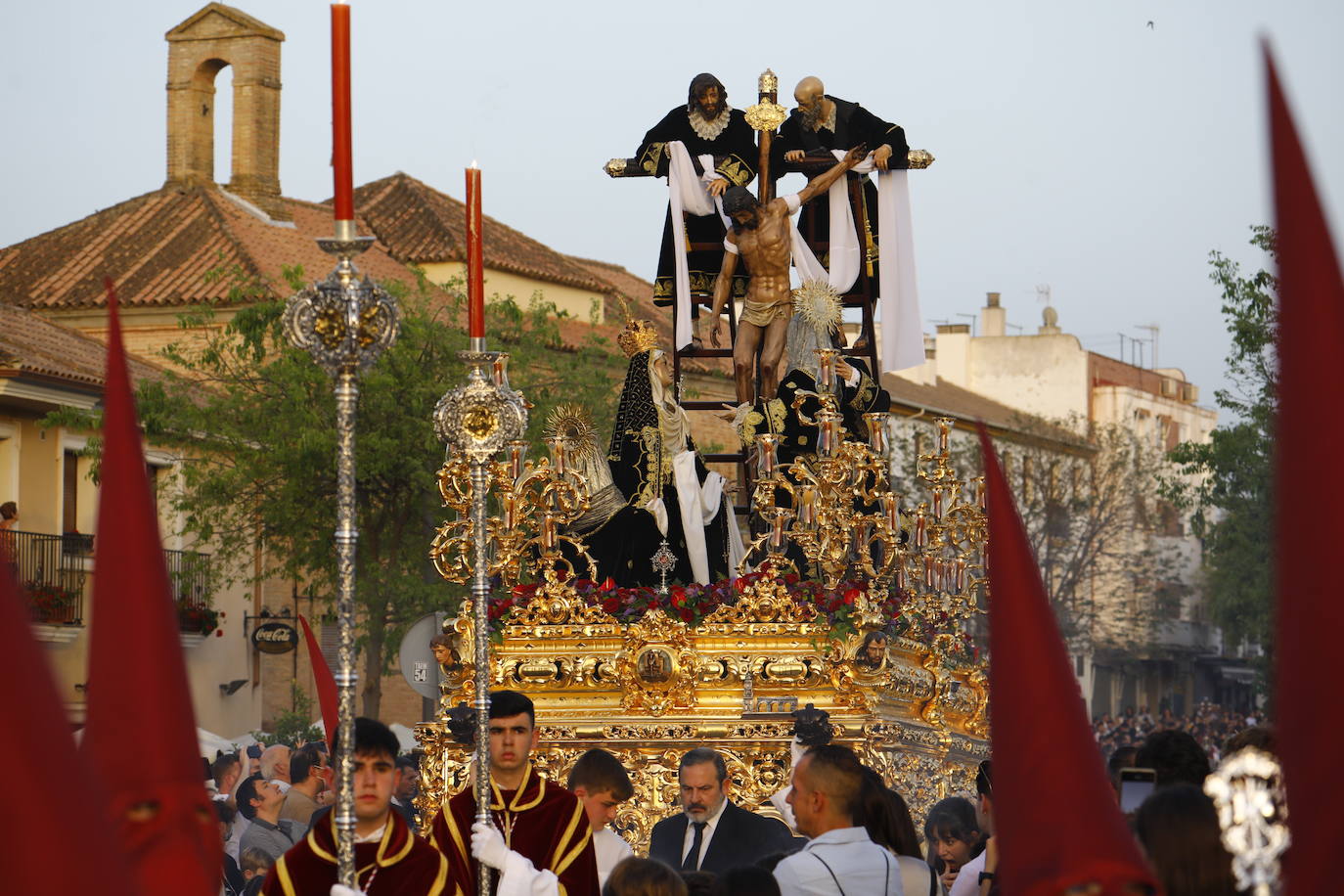 Viernes Santo | La popular procesión del Descendimiento de Córdoba, en imágenes