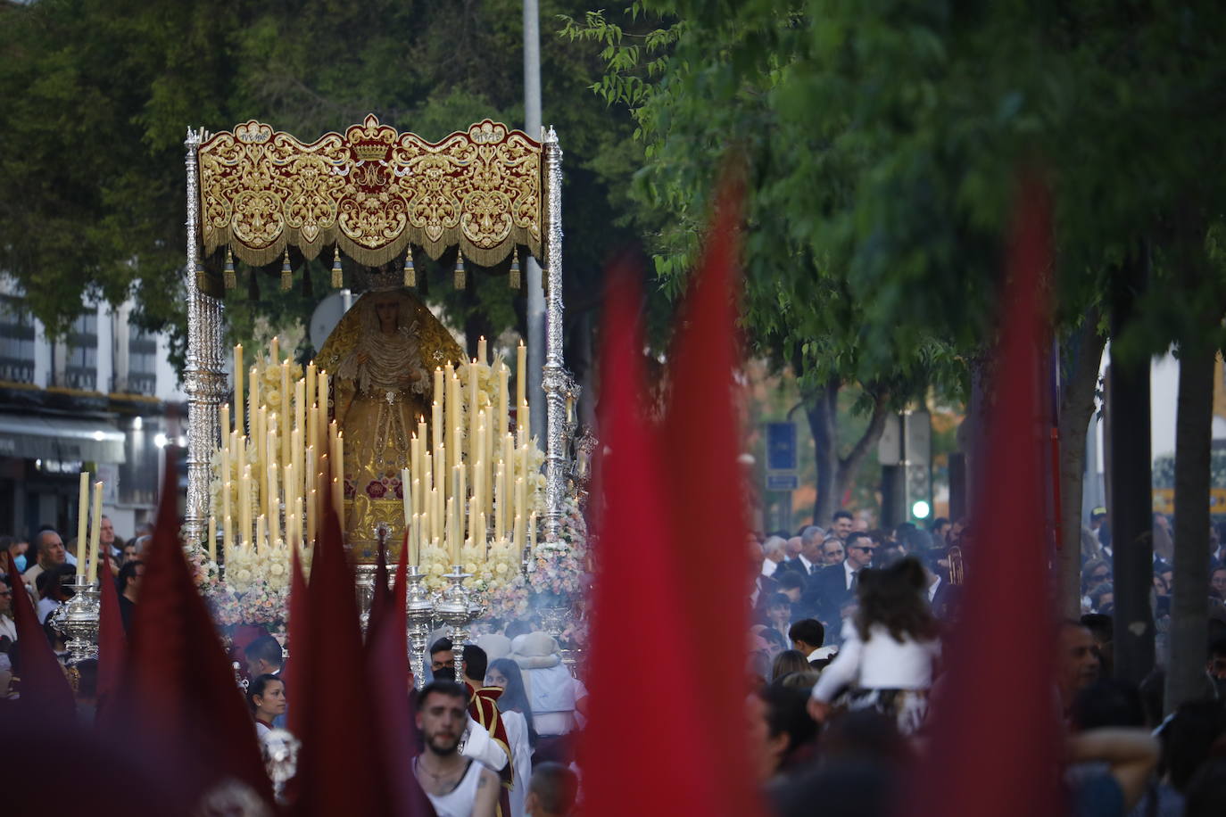 Viernes Santo | La popular procesión del Descendimiento de Córdoba, en imágenes