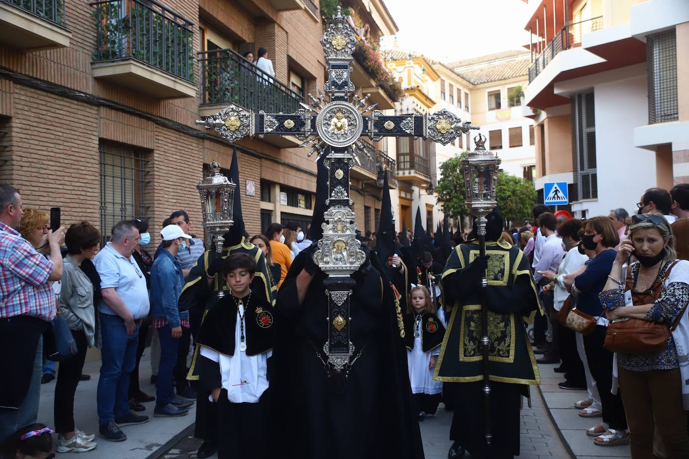 Viernes Santo | La devoción en la procesión de los Dolores, en imágenes