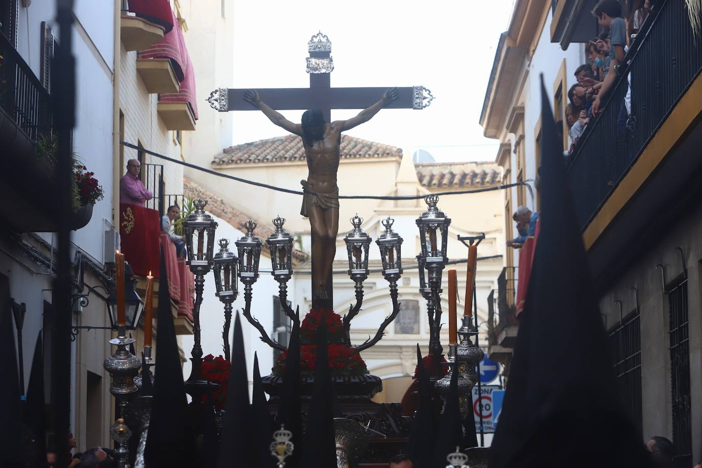 Viernes Santo | La devoción en la procesión de los Dolores, en imágenes