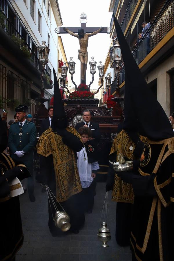 Viernes Santo | La devoción en la procesión de los Dolores, en imágenes