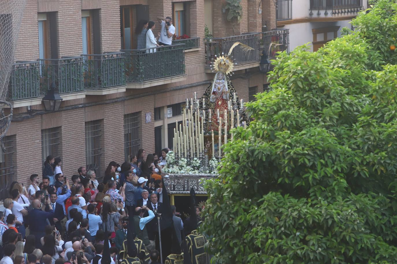 Viernes Santo | La devoción en la procesión de los Dolores, en imágenes