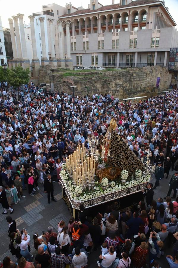 Viernes Santo | La devoción en la procesión de los Dolores, en imágenes