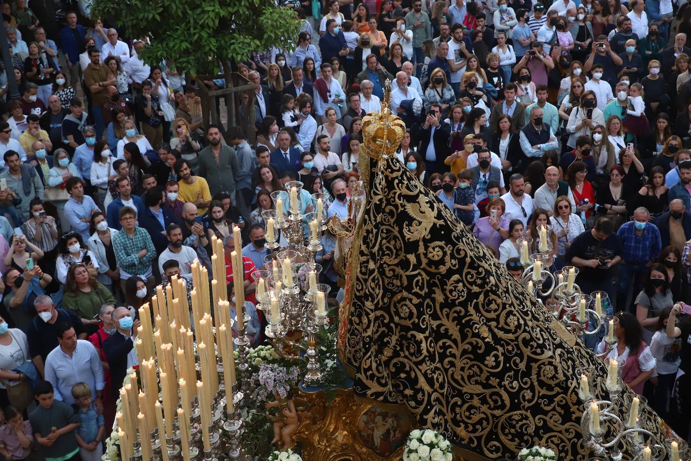 Viernes Santo | La devoción en la procesión de los Dolores, en imágenes