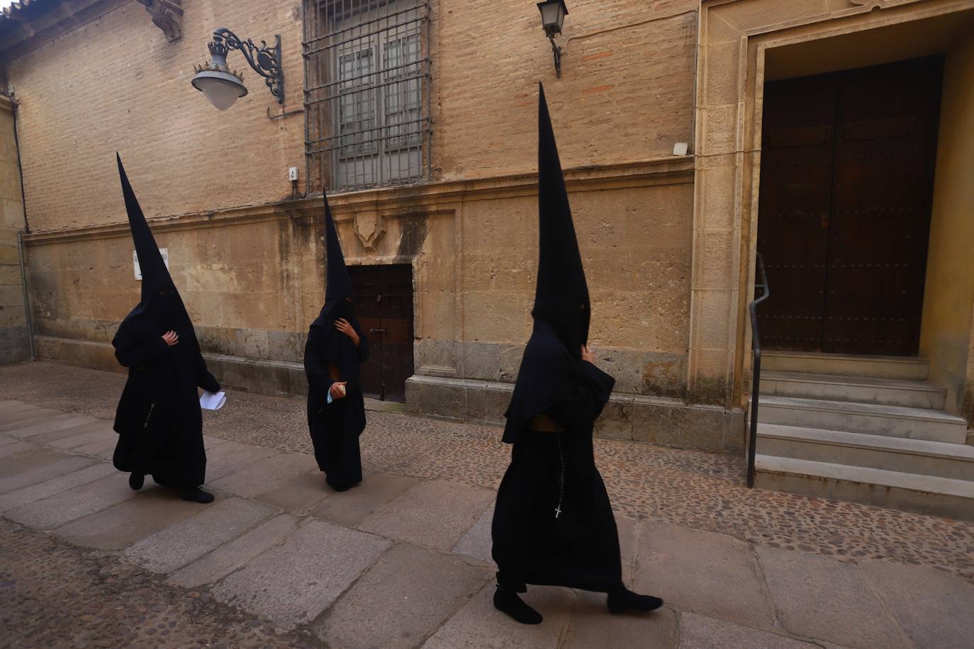 Viernes Santo | La hermosa procesión de la Expiración de Córdoba, en imágenes