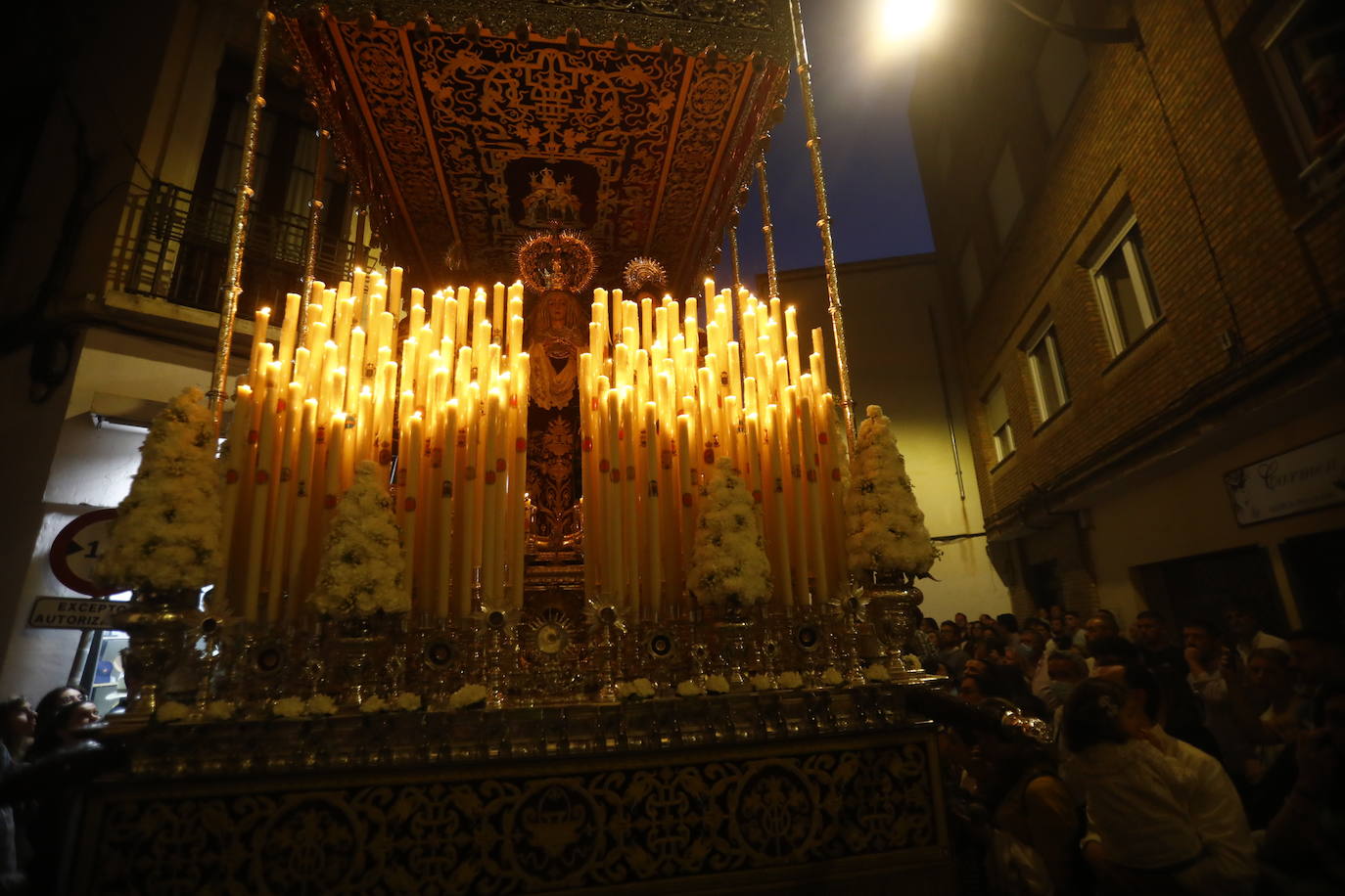 Viernes Santo | La solemne procesión del Santo Sepulcro de Córdoba, en imágenes