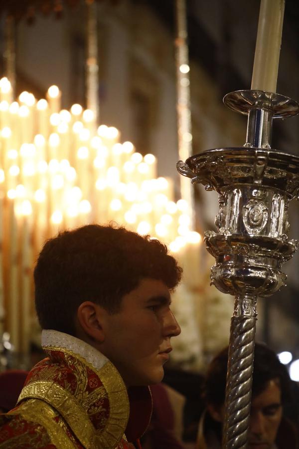 Viernes Santo | La solemne procesión del Santo Sepulcro de Córdoba, en imágenes