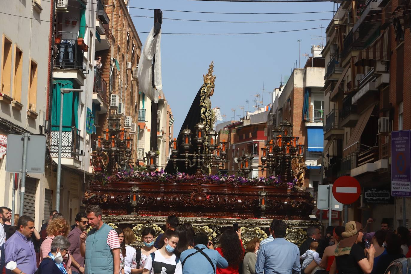 Viernes Santo | La vibrante procesión de la Soledad de Córdoba, en imágenes