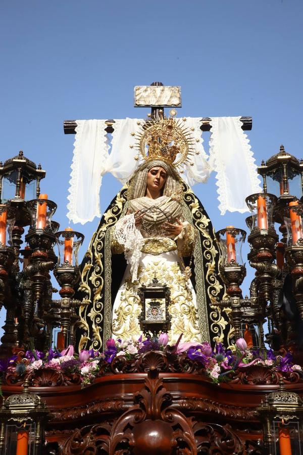 Viernes Santo | La vibrante procesión de la Soledad de Córdoba, en imágenes