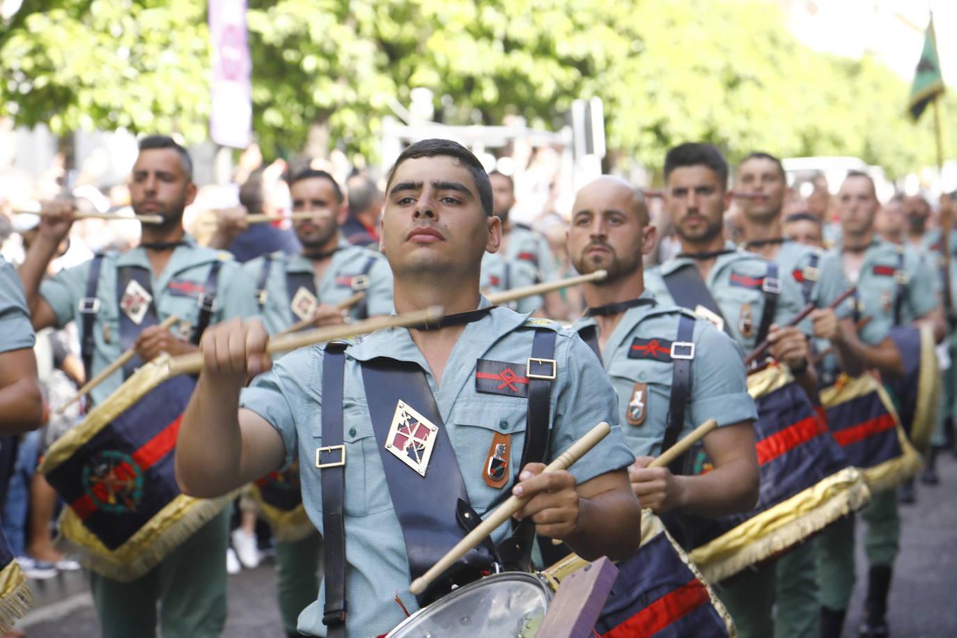 En imágenes, la Legión con el Señor de la Caridad este Viernes Santo en Córdoba