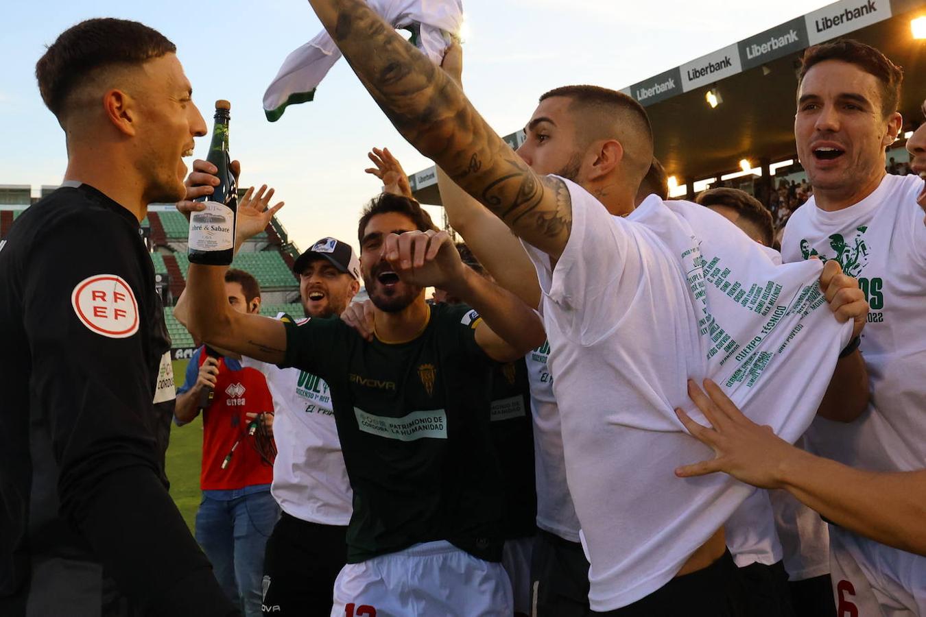 La fiesta del ascenso del Córdoba CF en Mérida, en imágenes